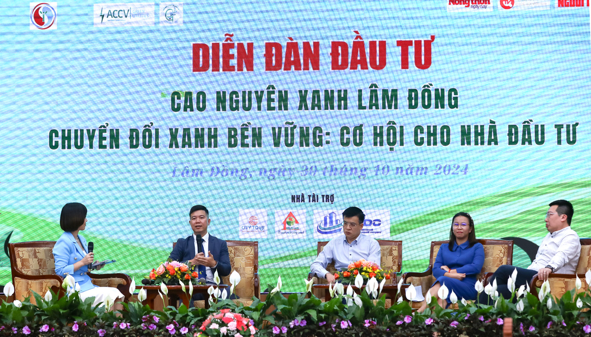 Các nhà khoa học, các doanh nghiệp, đơn vị truyền thông trao đổi về định hướng chuyển đổi xanh, nông nghiệp công nghệ cao tỉnh Lâm Đồng